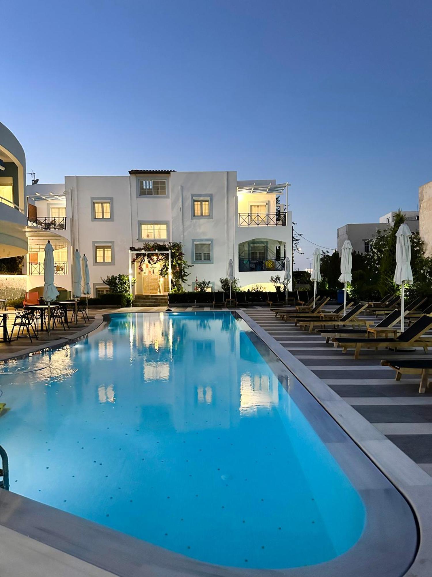 Evdokia Suites Гувес Екстериор снимка