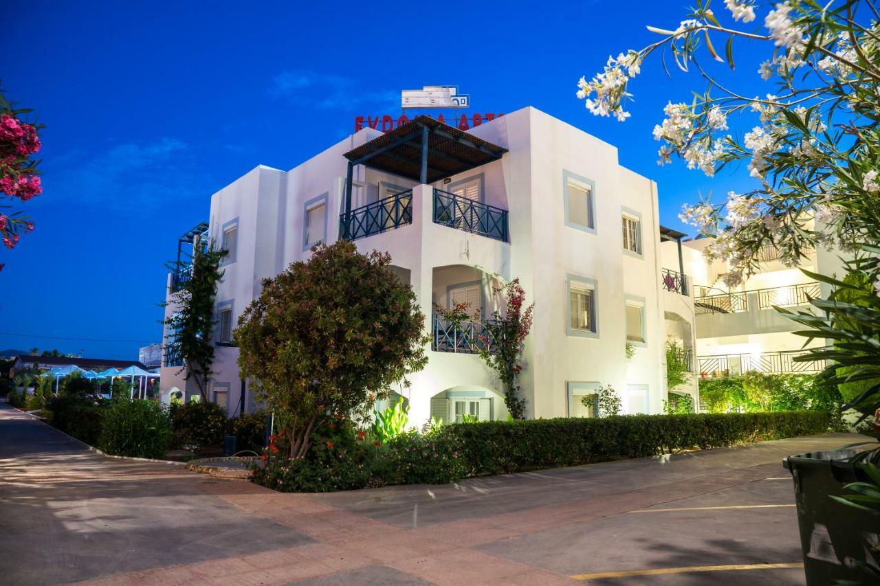 Evdokia Suites Гувес Екстериор снимка